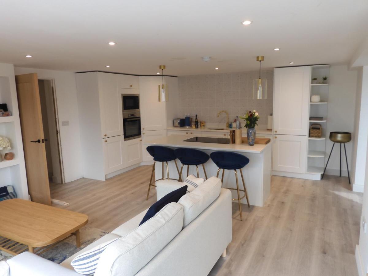 Fabulous Ground Floor Apt Adjacent To Beach Роснейгр Екстериор снимка