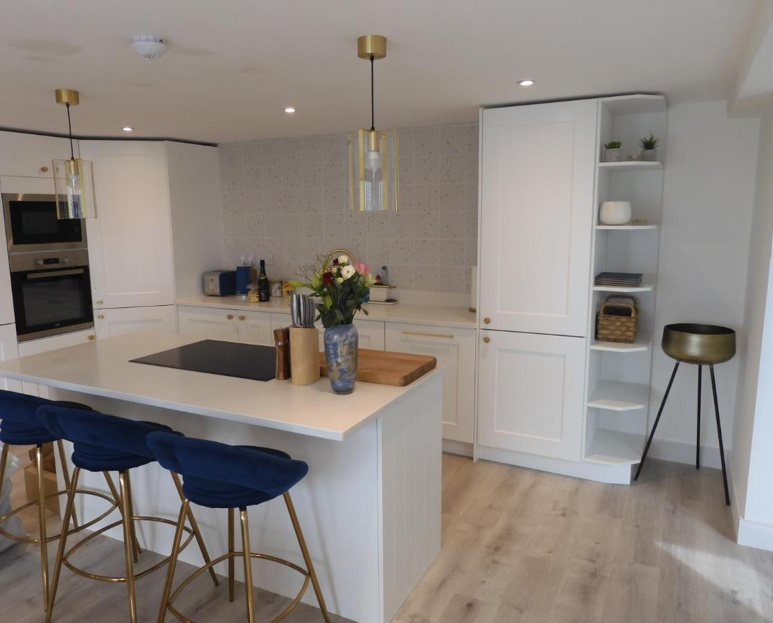 Fabulous Ground Floor Apt Adjacent To Beach Роснейгр Екстериор снимка